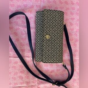 Tommy Hilfiger small cross body purse.